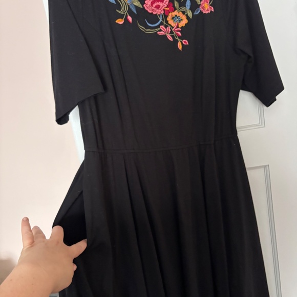 Black Flare Midi Dress with Beautiful Embroidery - Picture 2 of 4